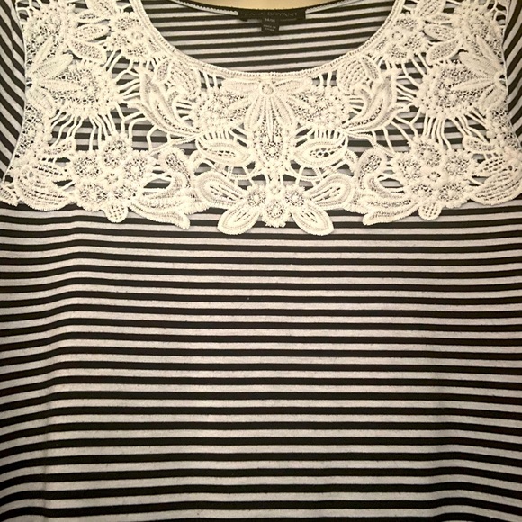 EUC Lane Bryant Black & White Stripe Blouse w/ Lace Appliqué Detail - 14/16 - Picture 3 of 5